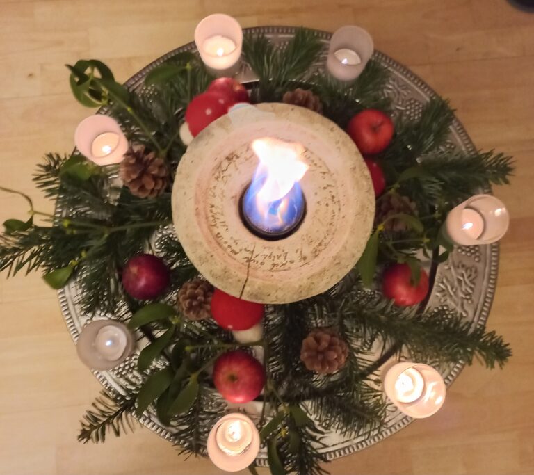 Mehr über den Artikel erfahren WINTERSONNWENDE – JULFEST So 21.12.2025 online